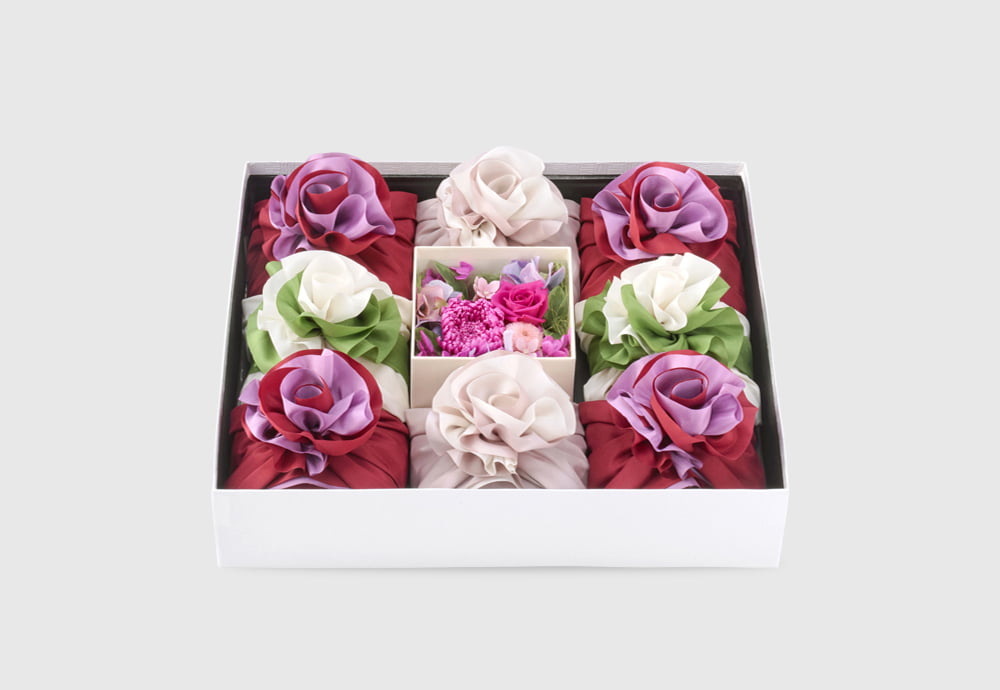 日比谷花壇BOXアレンジ 花箱「ルビー」(お米2合×8個・フラワーボックス