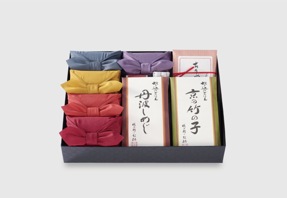 金散らし松笠香合12客　　　新品未使用　　お祝いの器 金散らし松笠香合12客 新品未使用 お祝いの器 偲「衣笠」(お米