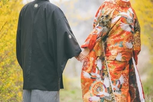 結婚内祝いに商品券やギフトカードは失礼？送り方やお返しのマナーを解説