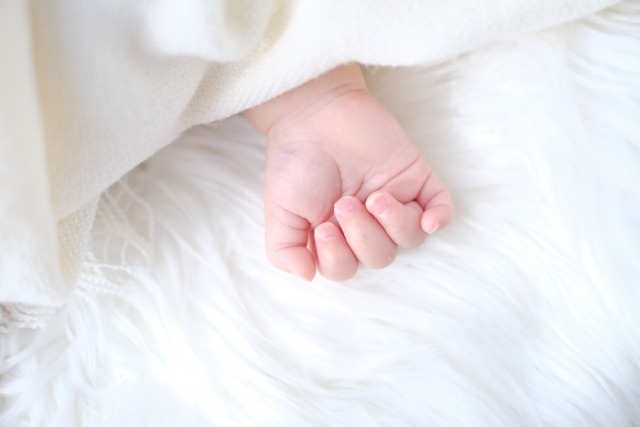 出産内祝いに商品券やギフトカードは失礼？贈り方やお返しのマナーを解説