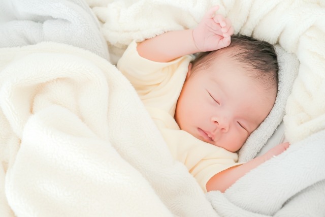 里帰り出産のお礼は親同士で必要？相場・品物・文例までマナーを徹底解説